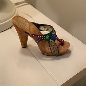 Fashion shoe figurine